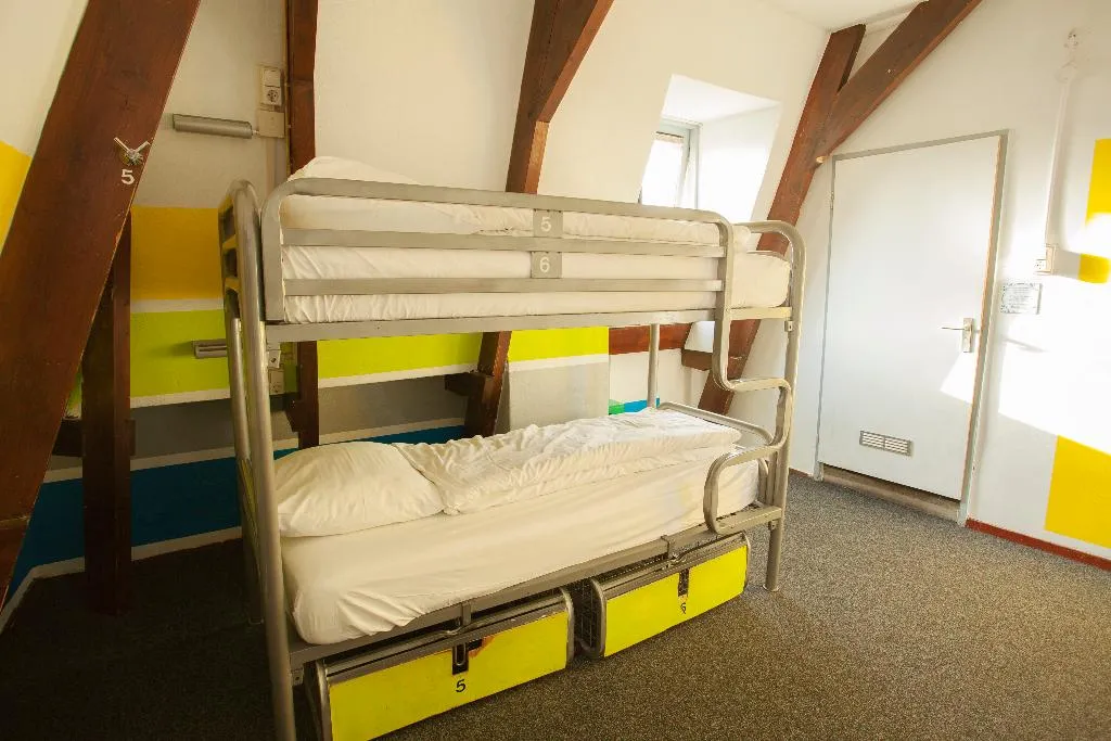 Bed in dormitory STANDARD Room, Flying Pigs Downtown Hostel Amsterdam, Amsterdam