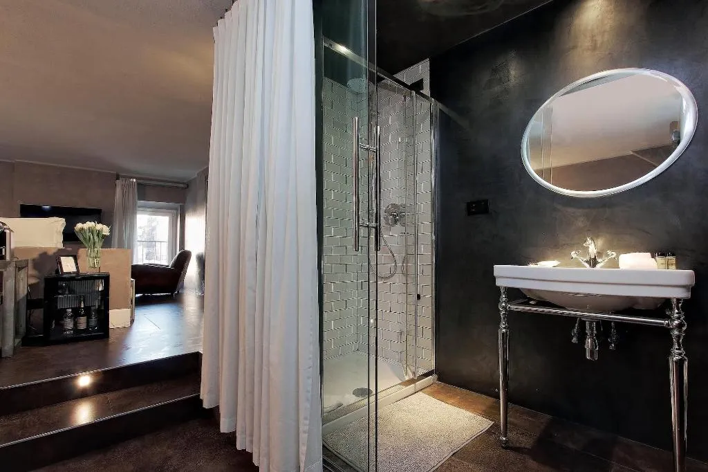 Room, Mama's Home Rome, Rome
