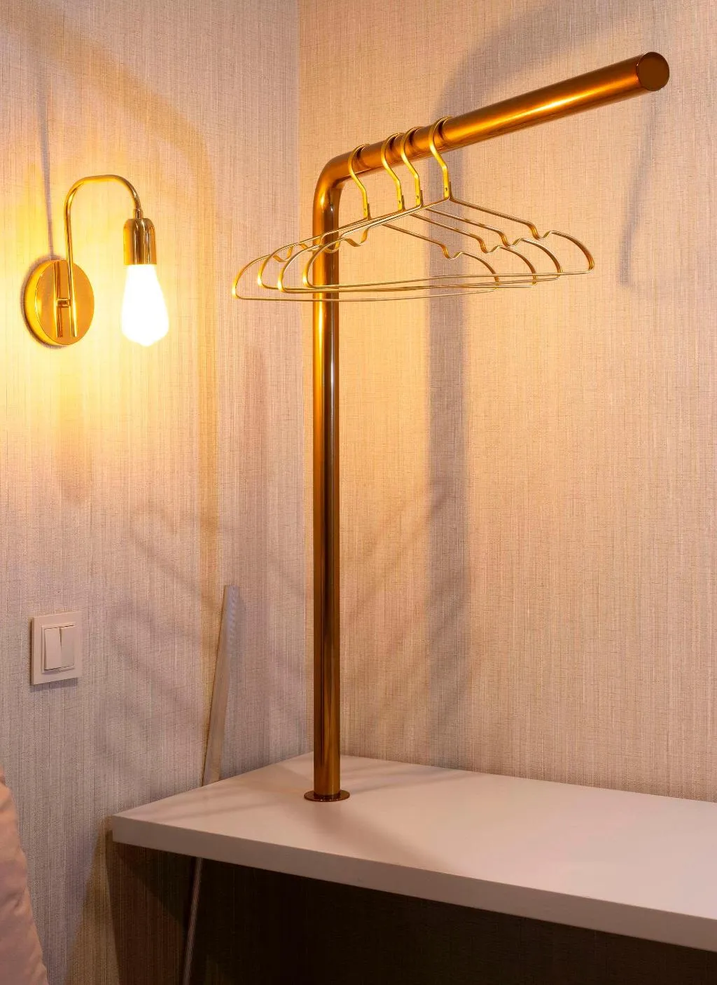 Room, America, Porto