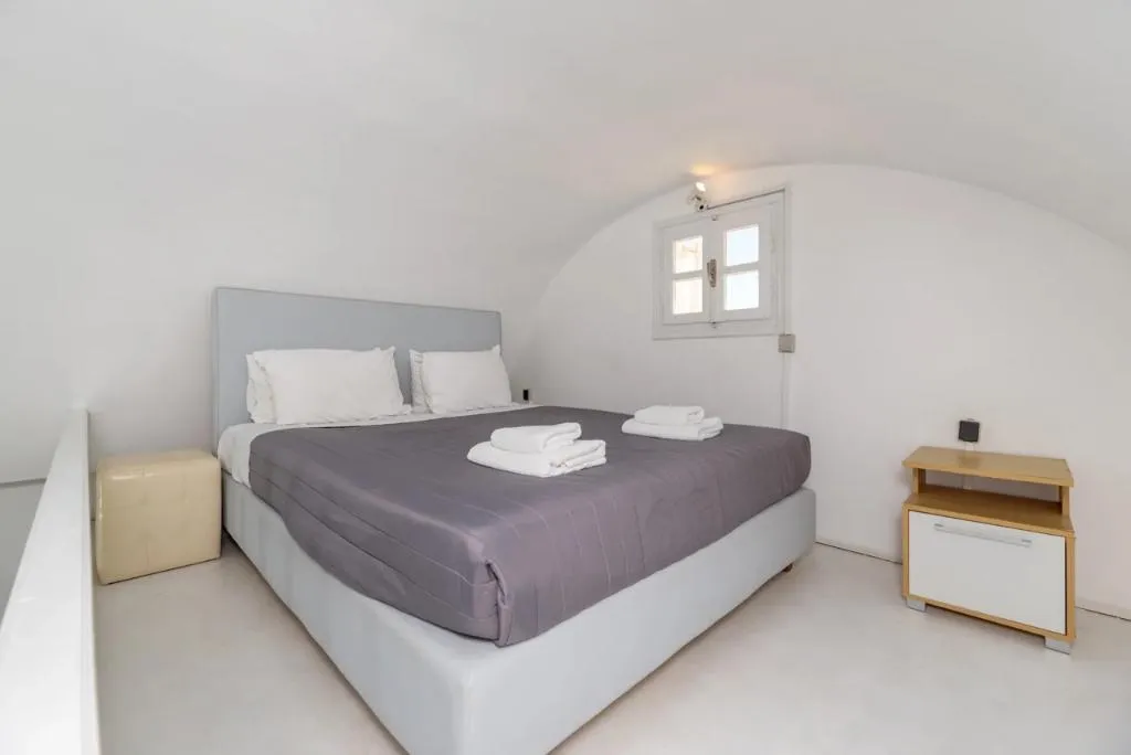 SUITE EXECUTIVE Room, Maistros Village, Santorini