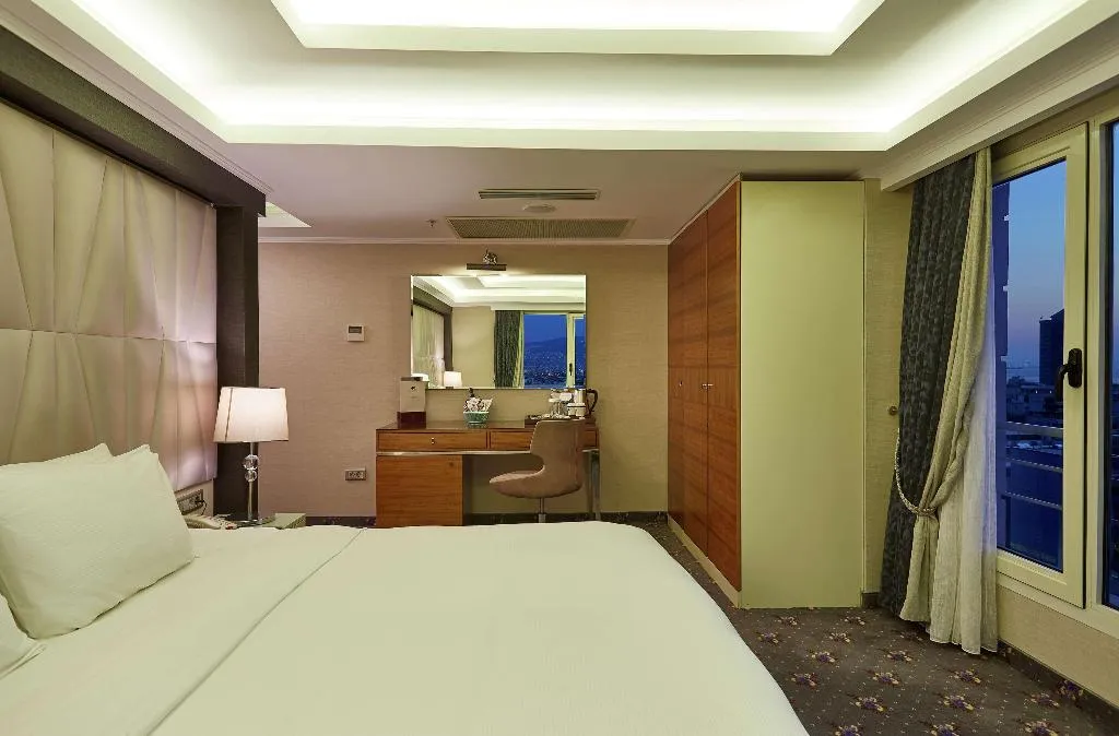 Room, DoubleTree By Hilton Izmir Alsancak, Izmir