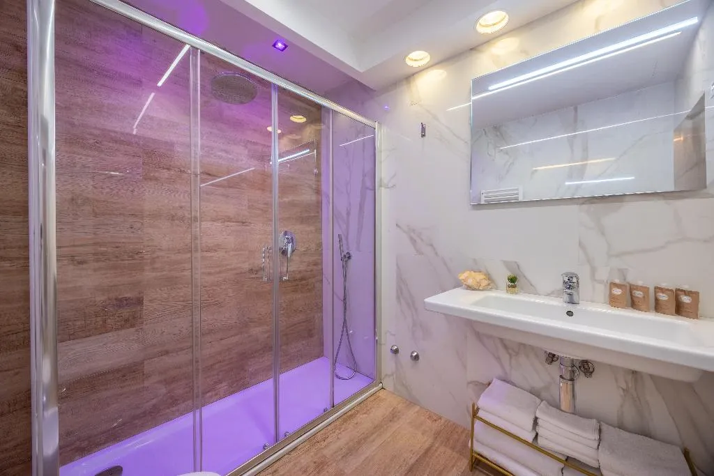 QUADRUPLE STANDARD Room, Palladium Palace, Rome