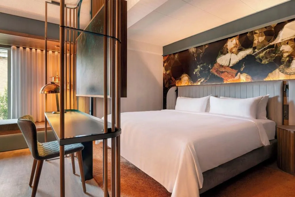 FAMILY ROOM KING SIZE BED Room, Renaissance Amsterdam Hotel, Amsterdam
