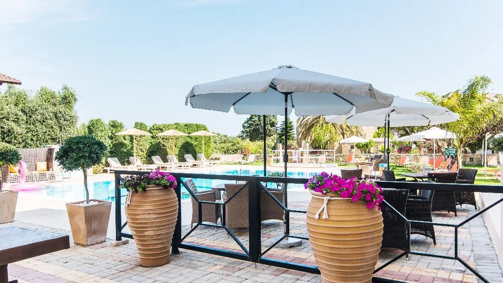 Pool, Mirage Studios, Crete
