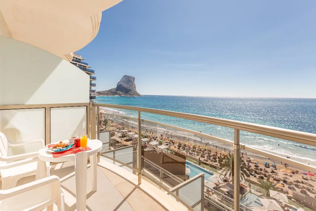 QUADRUPLE SEA VIEW Room, Hotel Bahía Calpe by Pierre & Vacances, Costa Blanca