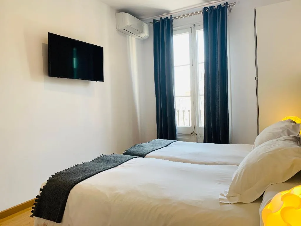 TWIN Shared external bathroom Room, Super Balmes Guest House, Barcelona
