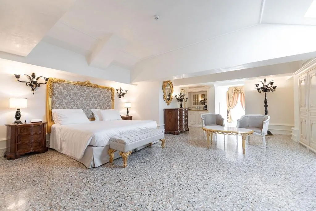 JUNIOR SUITE WITH TERRACE Room, Cà Bonfadini Historic Experience, Venice