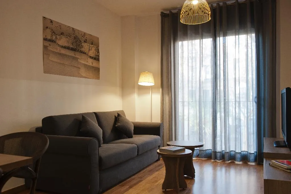 APARTMENT THREE BEDROOMS Room, MH Apartments Gracia, Barcelona