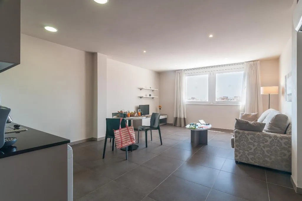 STUDIO CAPACITY 3 Room, Pierre & Vacances Barcelona Sants, Barcelona