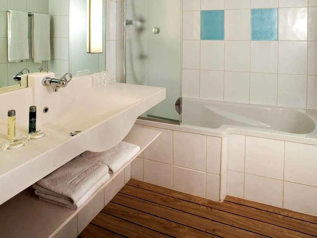 DOUBLE QUEEN SIZE BED Room, Novotel Lisboa, Lisbon