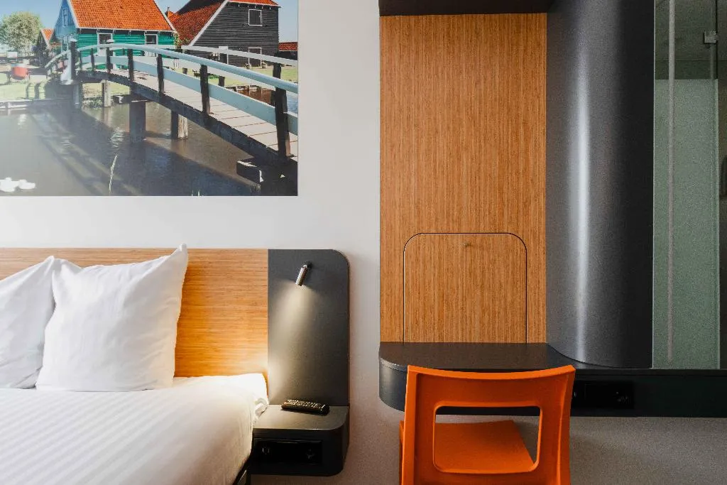 DOUBLE BASIC Room, easyHotel Amsterdam Zaandam, Amsterdam