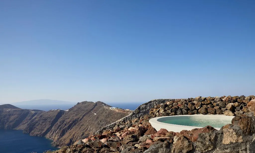 Sports and Entertainment, White Pearl Cavalieri, Santorini