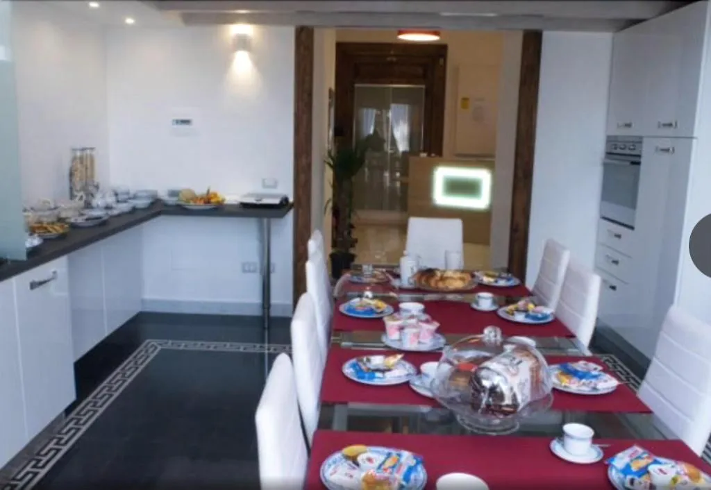 Restaurant, B&B Napolimilionaria, Naples