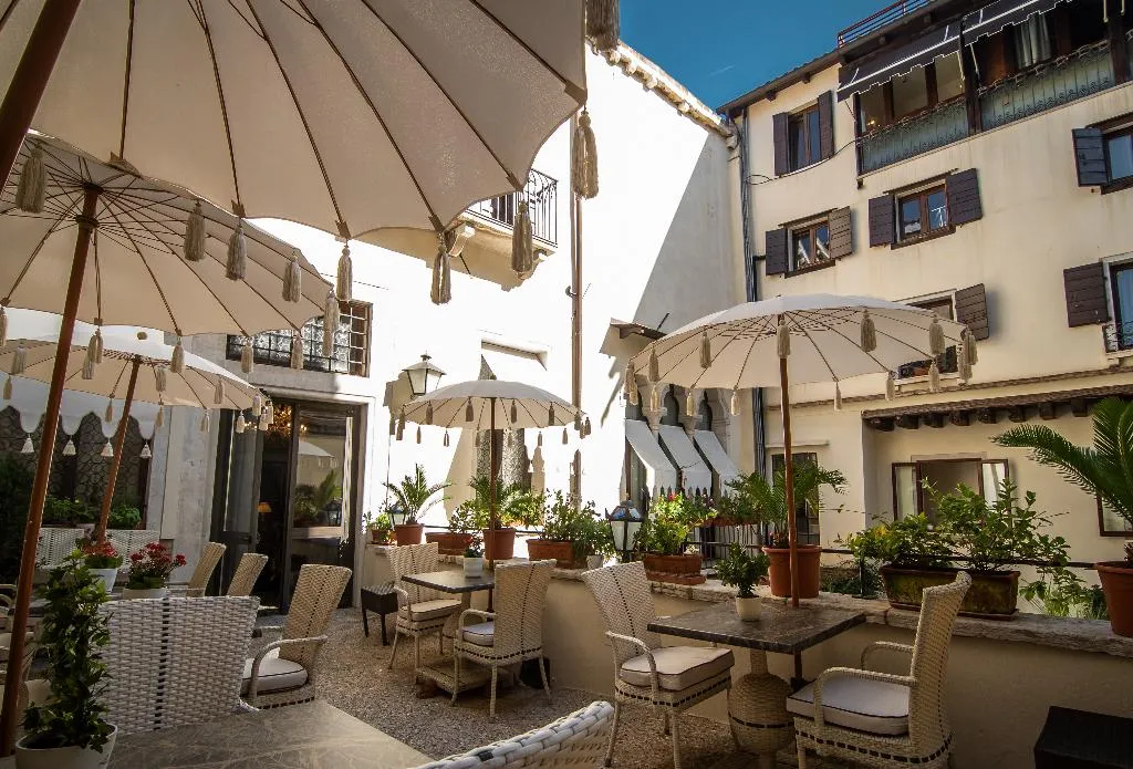 Bar, Palazzo Paruta, Venice