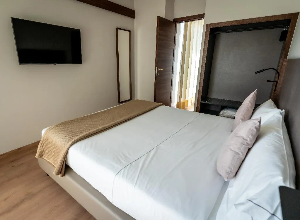 APARTMENT CAPACITY 4 TWO BEDROOMS Room, Residence Porta Al Prato, Florence