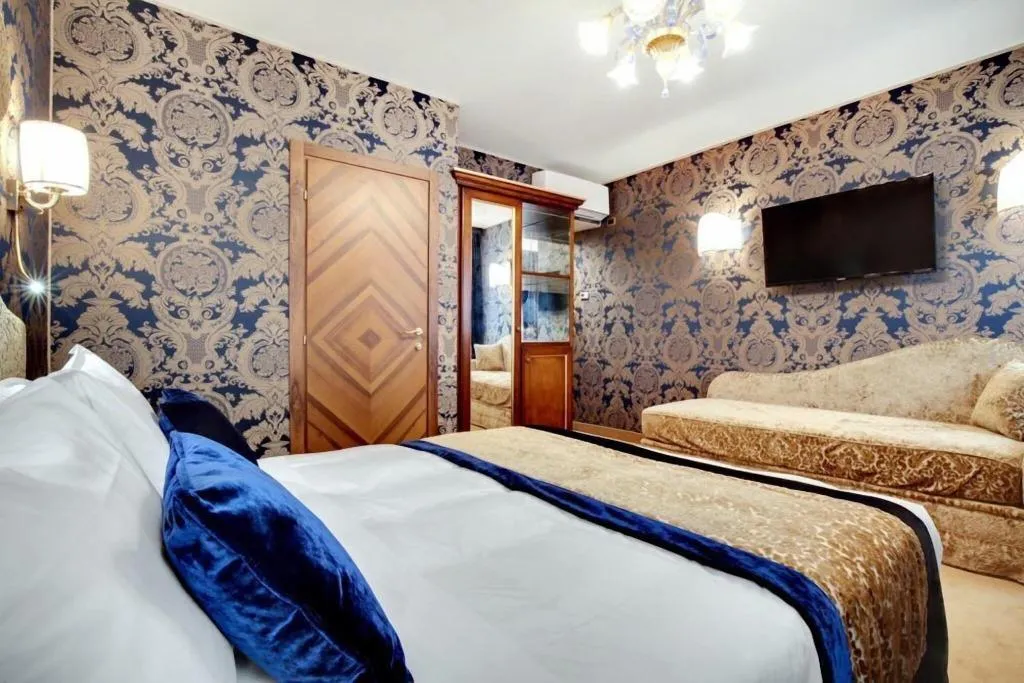 Room RUN OF HOUSE Room, Casanova, Venice