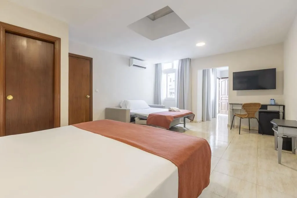 FAMILY ROOM STANDARD Room, Moon Dreams Fuengirola, Costa Del Sol