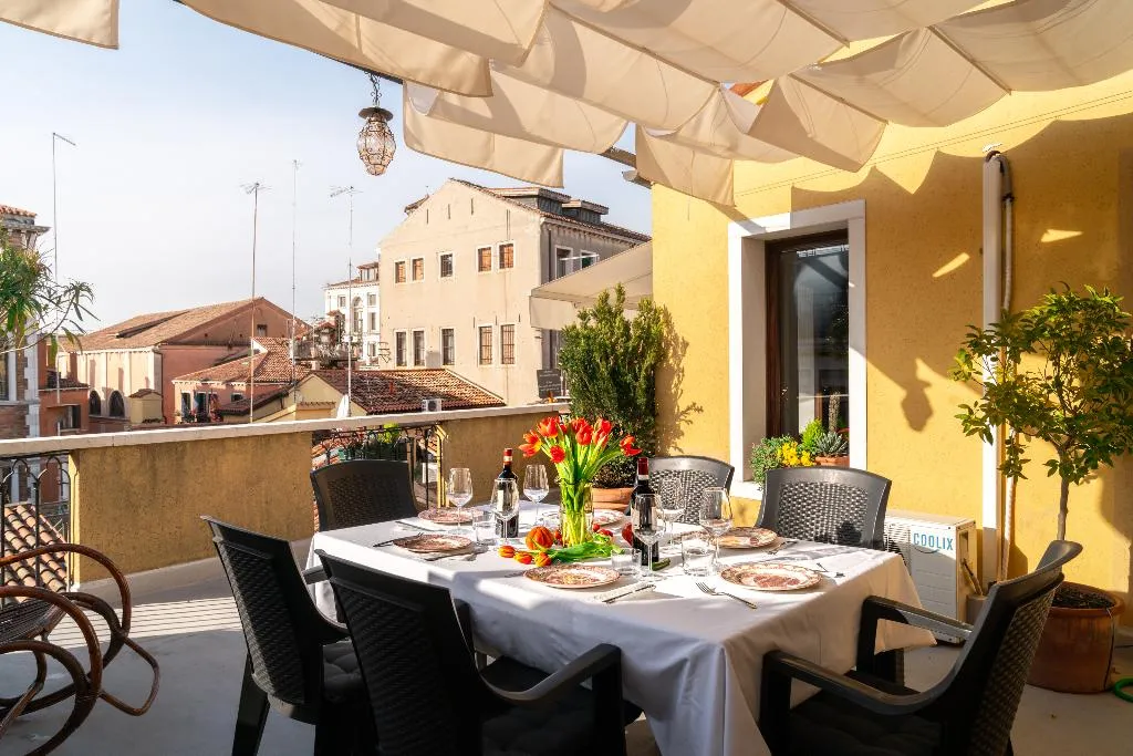 APARTMENT WITH TERRACE Room, Palazzo Sanluca, Venice