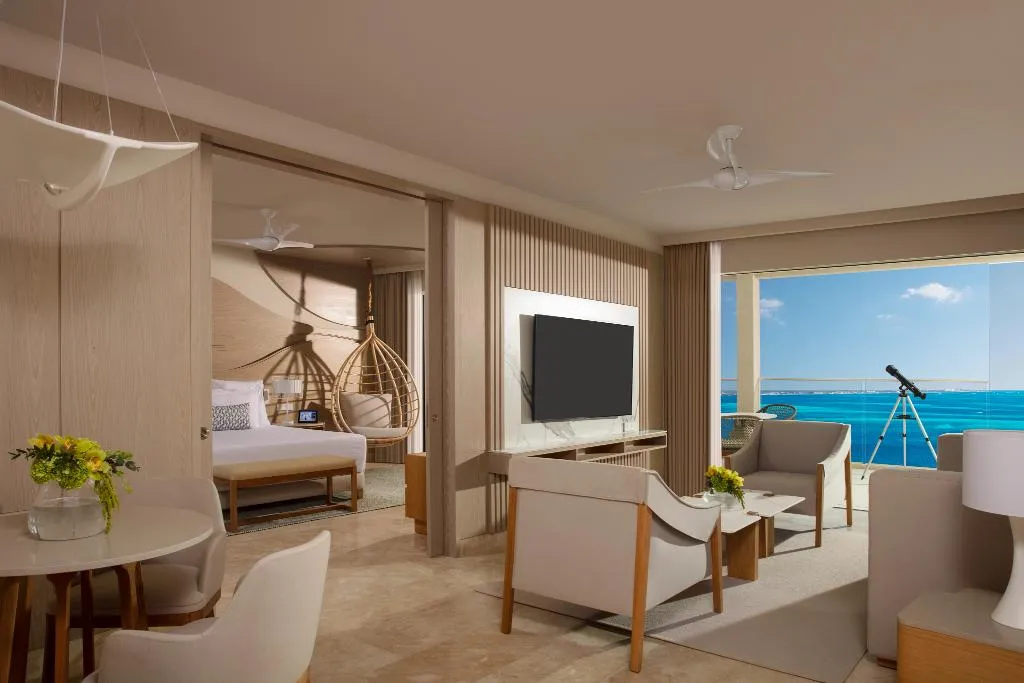 SUITE OCEAN FRONT WITH BALCONY Room, Breathless Cancun Soul Resort & Spa, Cancun Area