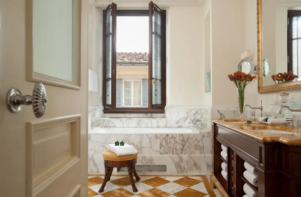 SUITE DELUXE EXECUTIVE Room, Four Seasons Hotel Firenze, Florence