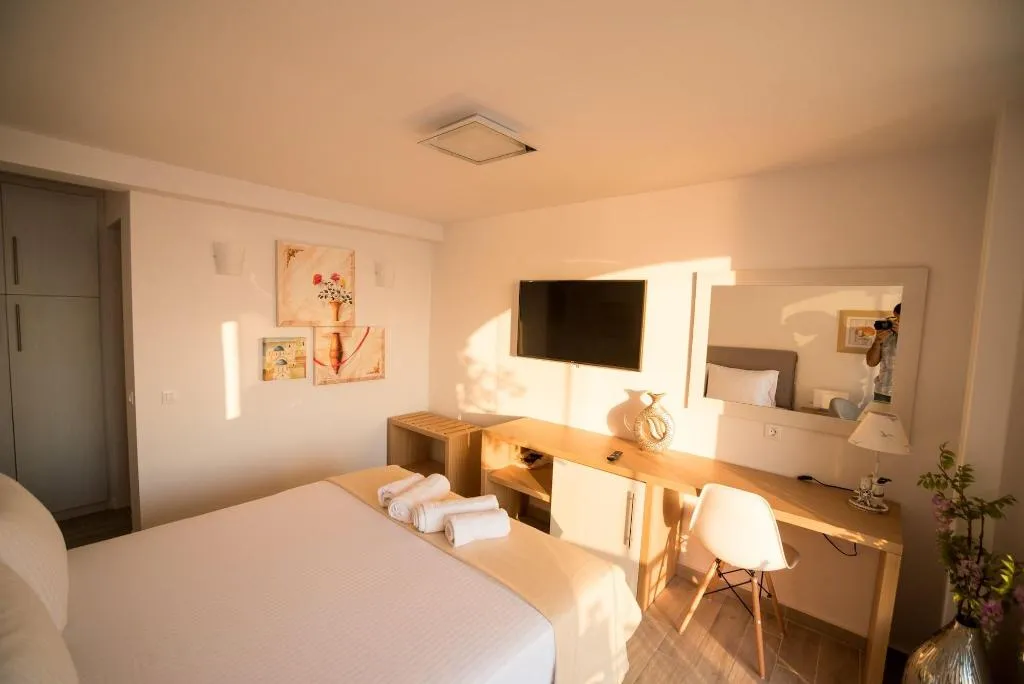 Room, Kratiras View Luxury Suites, Santorini