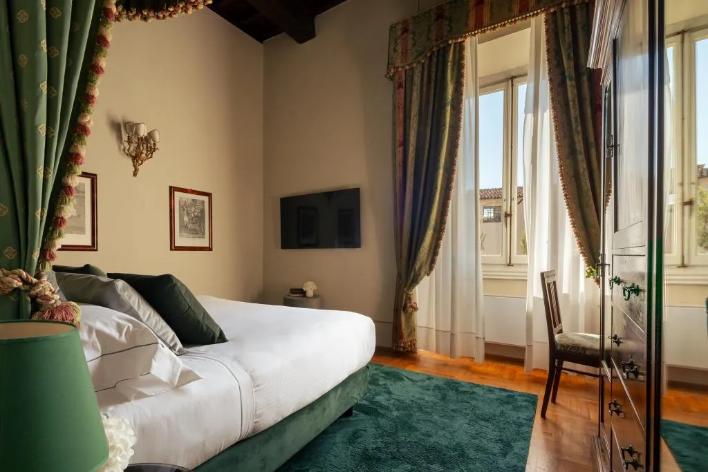 DOUBLE SUPERIOR Room, Loggiato Dei Serviti, Florence