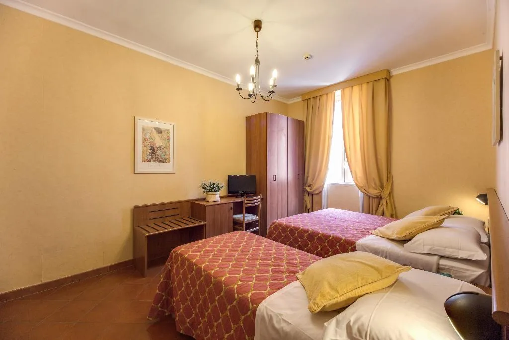 TRIPLE STANDARD Room, Corona, Rome