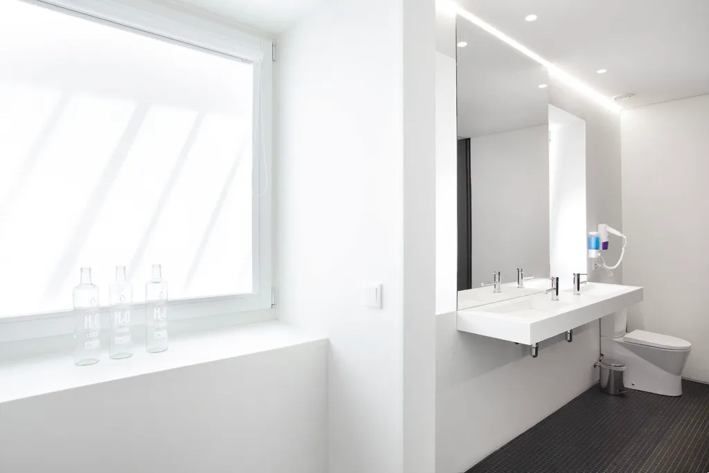 STUDIO DELUXE Room, Lisbon Serviced Apartments - Ascensor da Bica, Lisbon