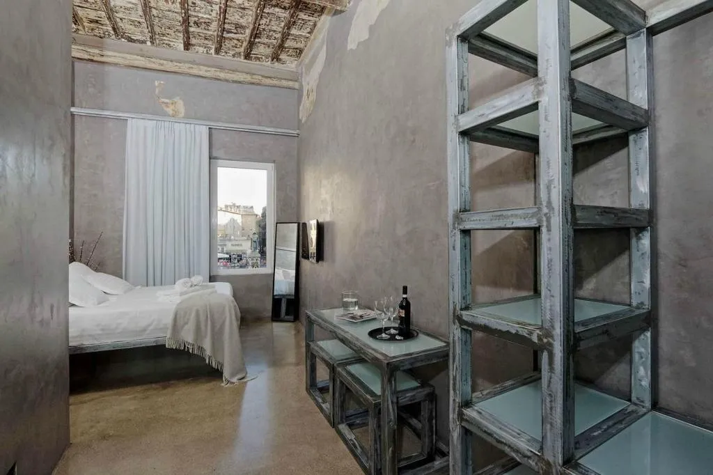 Room, Mama's Home Rome, Rome