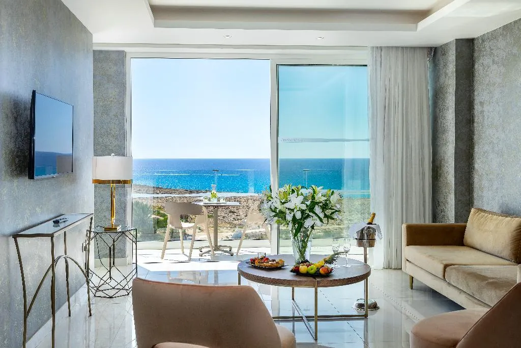 SUITE SEA FRONT Room, Chrysomare Beach Hotel & Resort, Cyprus