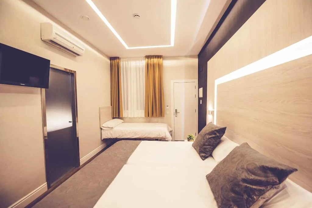 Room, Hostal Lisboa, Madrid