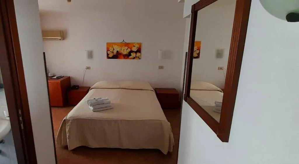 Double or Twin BASIC Room, Tonic, Palermo