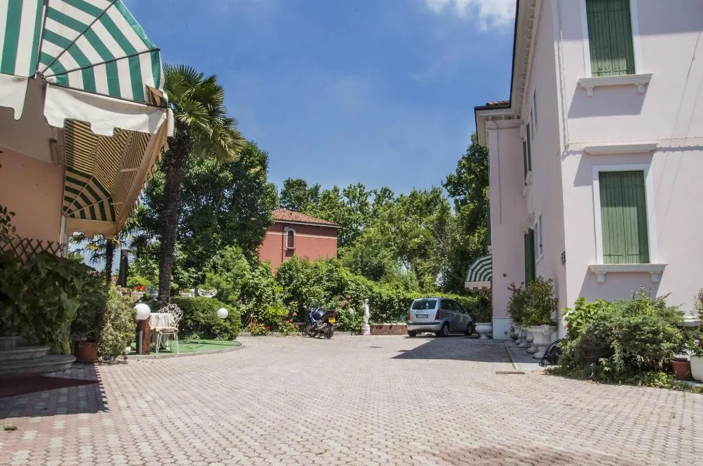 General view, Hotel Villa Serena, Venice