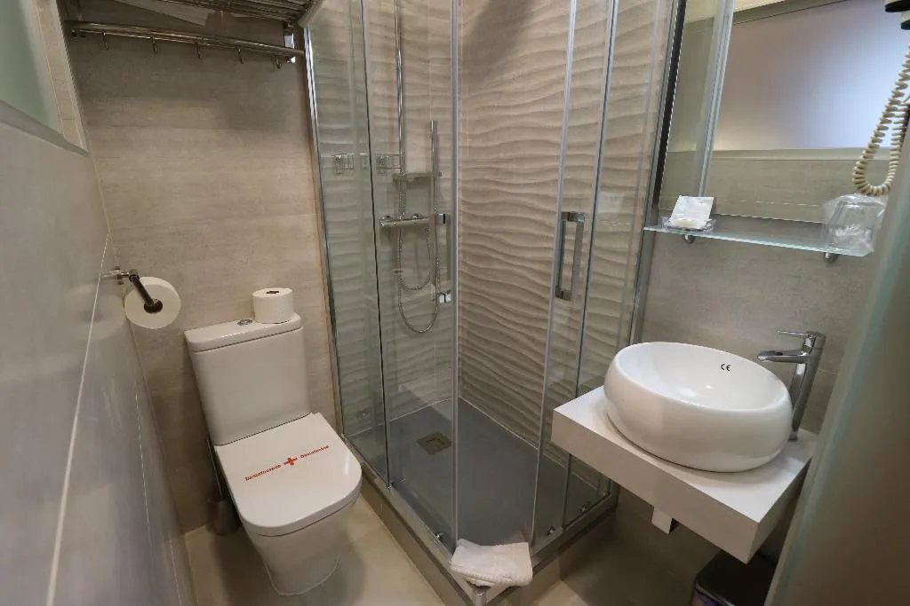 DOUBLE STANDARD Room, Hostal Hispano-Argentino Gran Via, Madrid