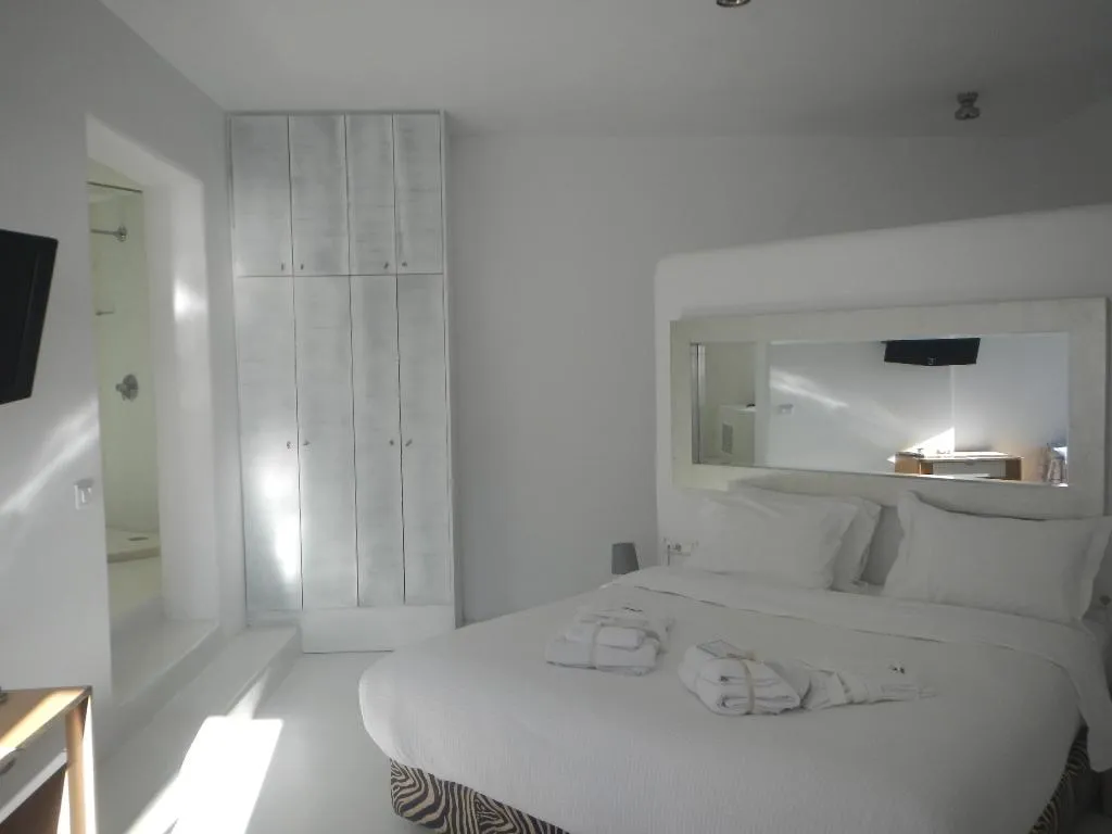 TRIPLE DELUXE Room, Rocabella Santorini Hotel & Spa, Santorini