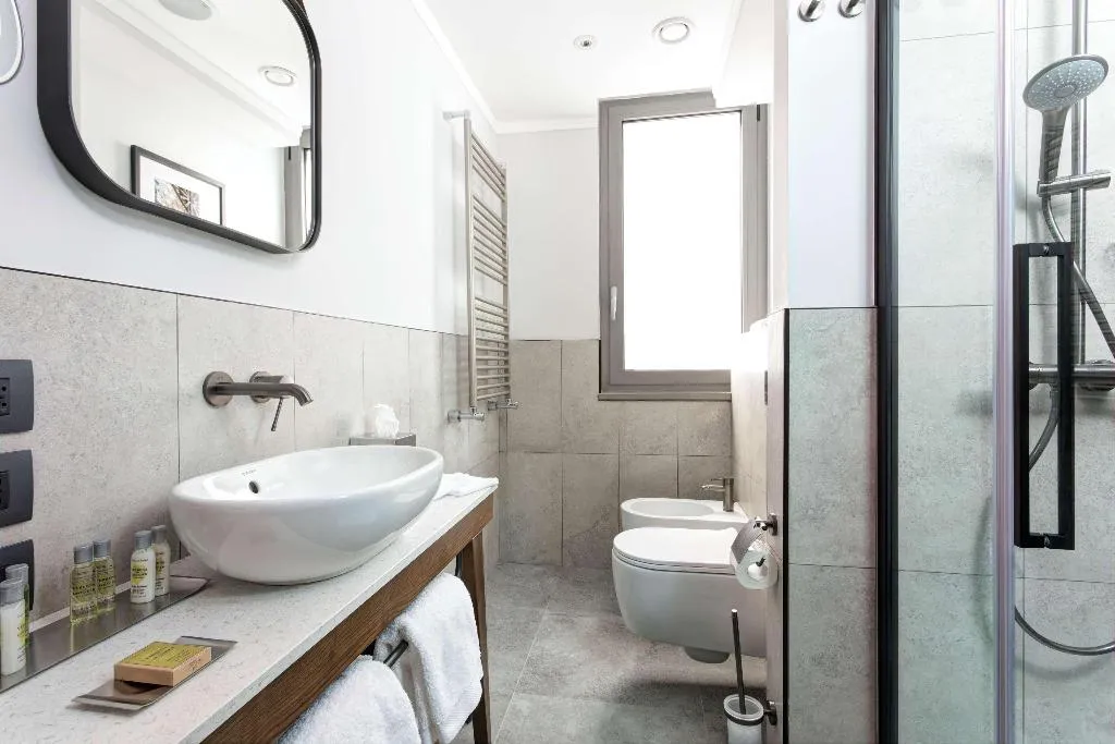 JUNIOR SUITE KING SIZE BED Room, DoubleTree by Hilton Rome Monti, Rome