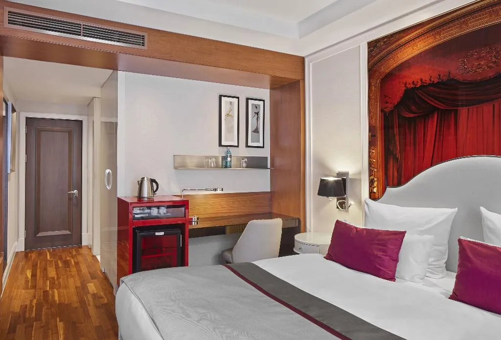 DOUBLE DELUXE Room, Titanic Gendarmenmarkt Berlin, Berlin