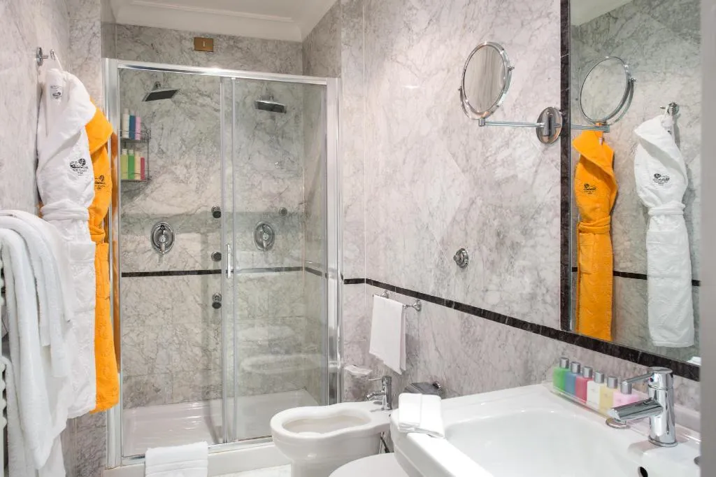 Double or Twin SUPERIOR Room, Grand Hotel Plaza, Rome