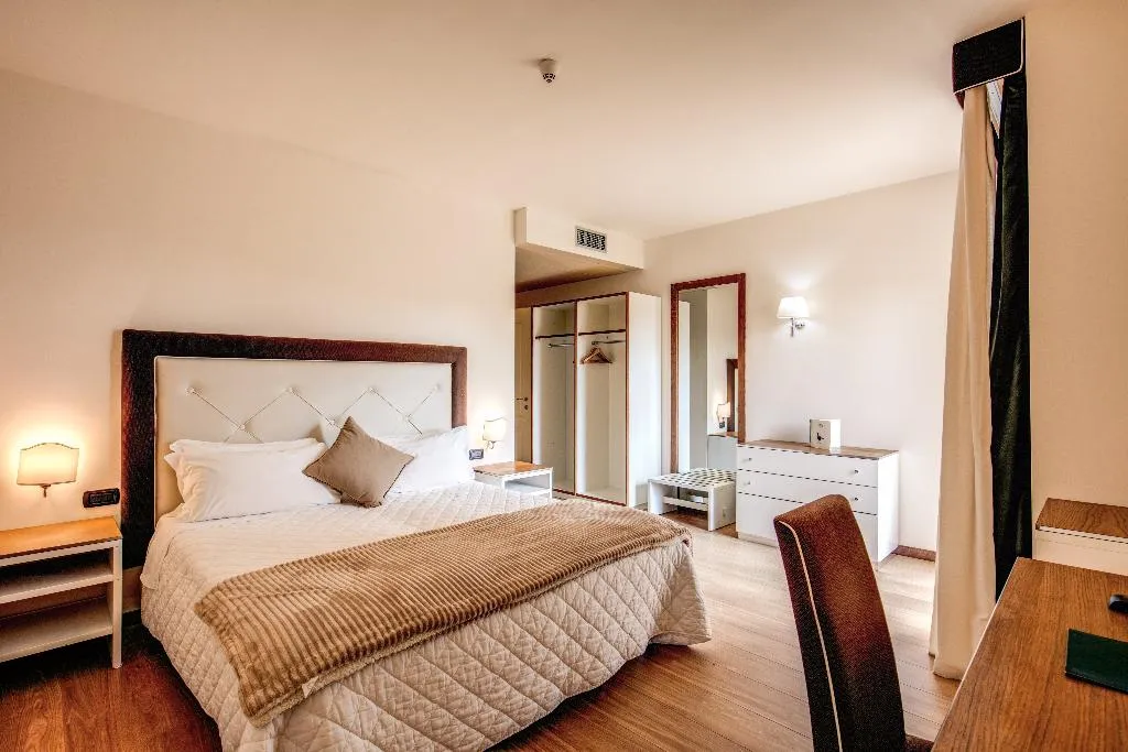 DOUBLE DELUXE Room, Demidoff Country Resort, Florence
