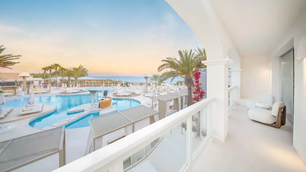 SUITE POOL VIEW Room, Destino Five Ibiza 5 Grand Luxe Resort, Ibiza