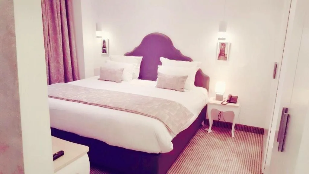 Room, Lac Leman, Tunisia