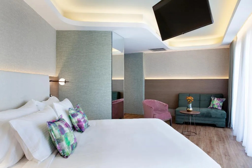 JUNIOR SUITE STANDARD Room, ZEUS Essence Wyndham Athens Residence, Athens