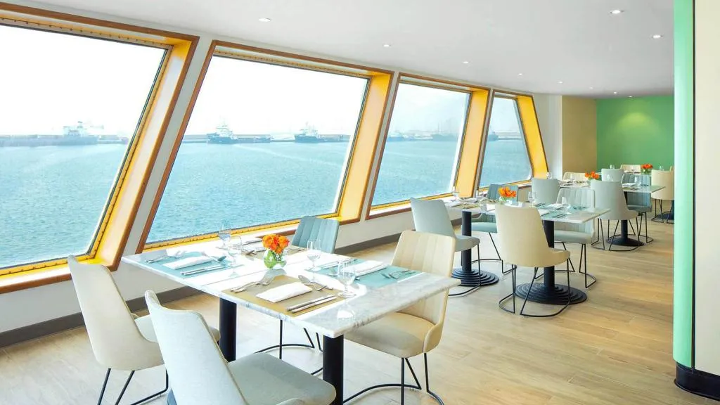 Restaurant, Queen Elizabeth 2, Dubai