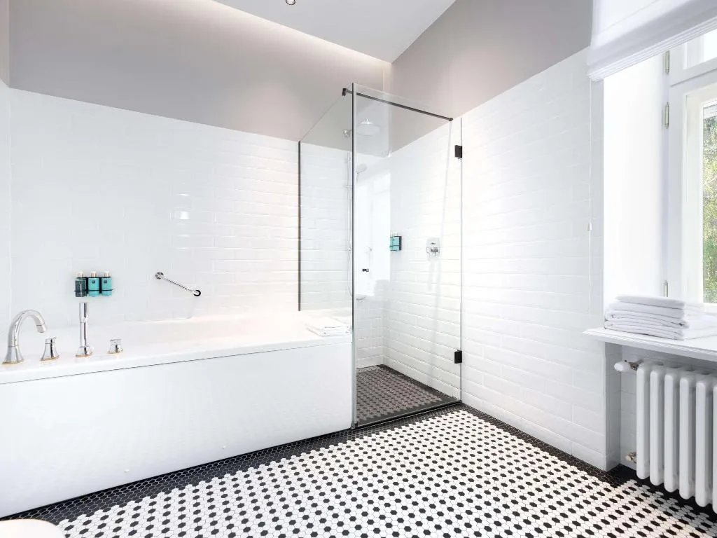 SUITE WITH BALCONY Room, Movenpick Hotel Tallinn, Tallinn