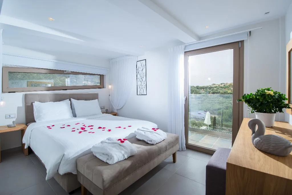 SUITE DELUXE WITH PRIVATE POOL Room, Diamond Village, Crete
