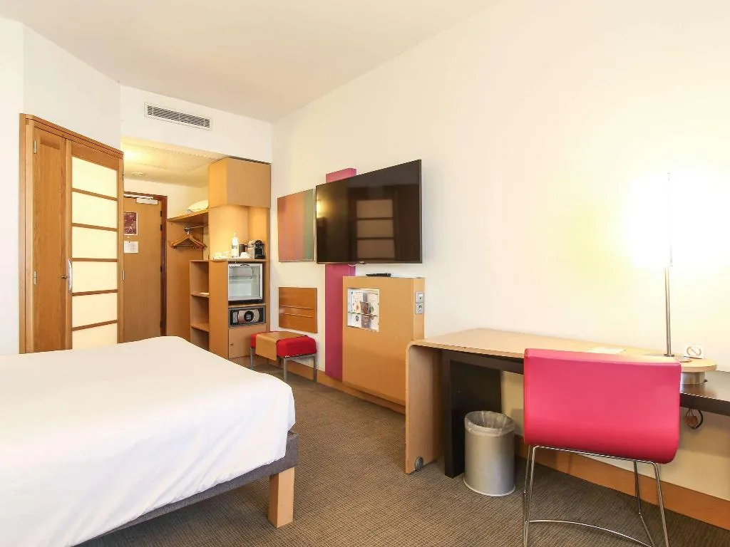 SINGLE SUPERIOR Room, Novotel Tunis, Tunisia