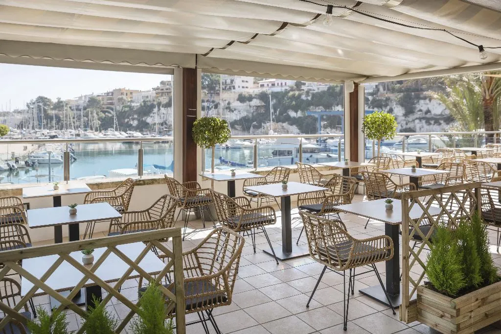 Restaurant, Portodrach Aparthotel & Suites, Majorca