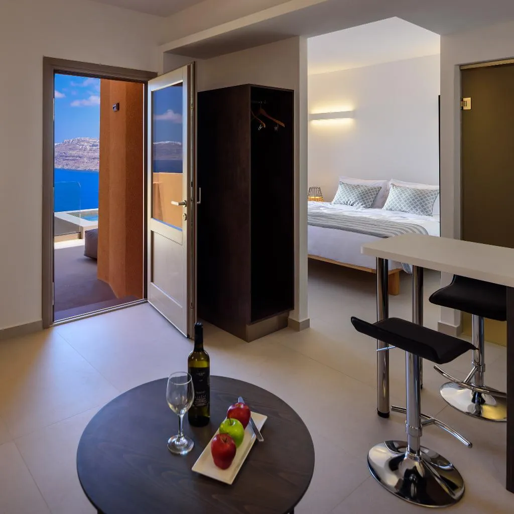 SUITE WITH JACUZZI Room, Kalestesia Suites, Santorini