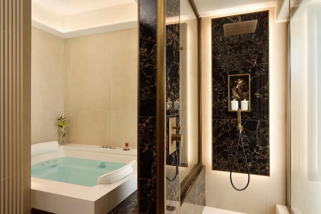 SUITE WITH JACUZZI WITH VIEWS Room, Grand Hotel Palatino, Rome