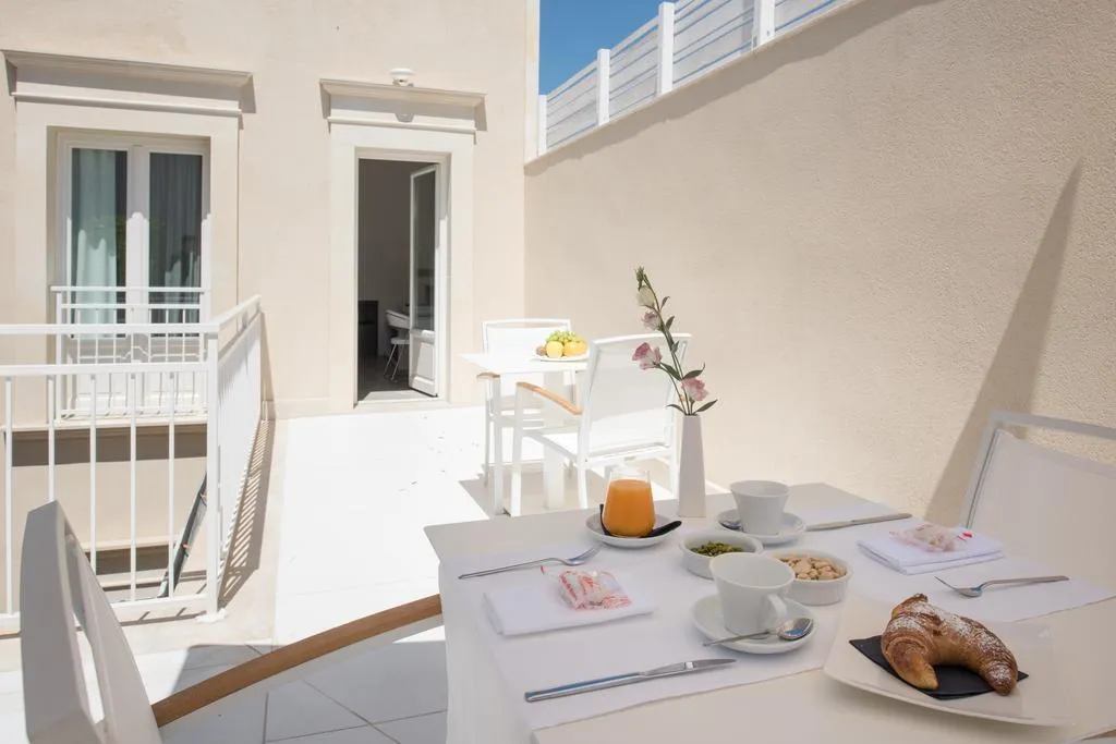 DOUBLE DELUXE WITH JACUZZI Room, Caportigia Boutique Hotel, Catania
